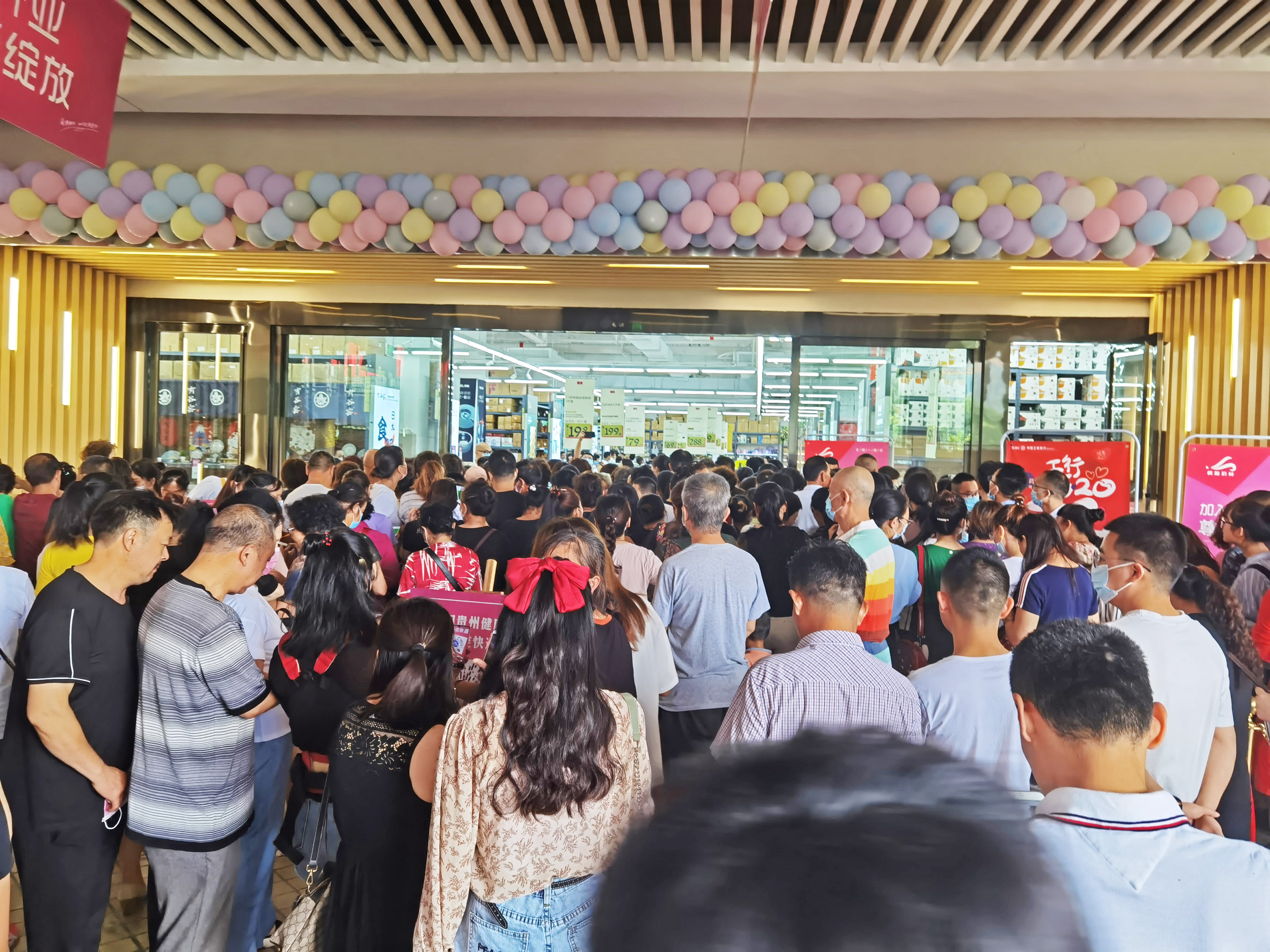 燃爆夏日！顺祥陶瓷助力贵阳枫源佰林开业！